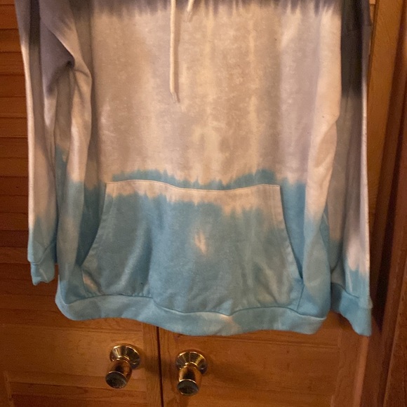 Hoodie. Cute Colors! - Picture 2 of 4